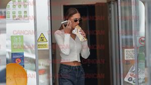 Olga Guțanu a spus ADIO dietei. Iubita lui CRBL, surprinsă în timp ce se „lupta” cu hotdog-ul!