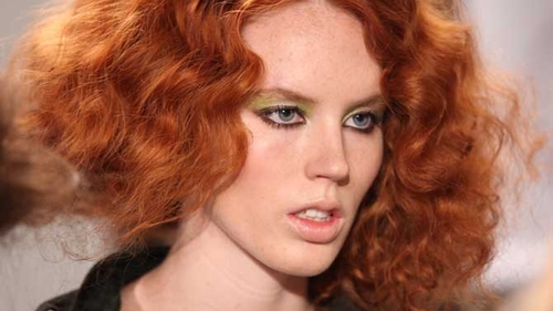 Ce culori de par sunt la moda in sezonul toamna/iarna 2012-2013! Vezi cum poti sa fii in trend!