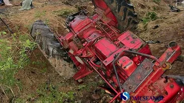 Un bărbat din județul Cluj a murit după ce tractorul pe care îl conducea s-a răsturnat