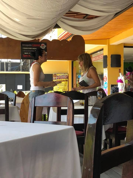 Primele imagini cu Elena Udrea și Alina Bica, în Costa Rica! Cum au fost fotografiate cele două
