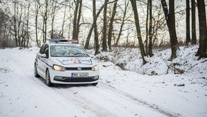 O bătrână de 80 de ani din Bacău a fost bătută, tâlhărită și violată de un tânăr de 17 ani