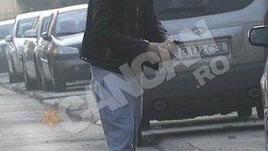 Sorin de la Akcent s-a scarpinat in zona intima cu iubita alaturi! Vezi cum a reactionat ea!