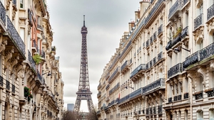 O româncă a murit în Paris, în timp ce încerca să facă o poză cu Turnul Eiffel! Urma să fie cerută în căsătorie