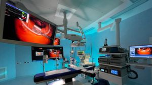 Performanță și progres în chirurgia cardiovasculară minim invazivă, la Spitalul Clinic SANADOR