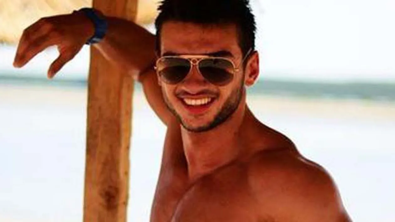 Surpriza neasteptata pe care le-a facut-o Dorian Popa admiratoarelor sale! Cum s-a pozat cantaretul! Suntem cele mai norocoase!