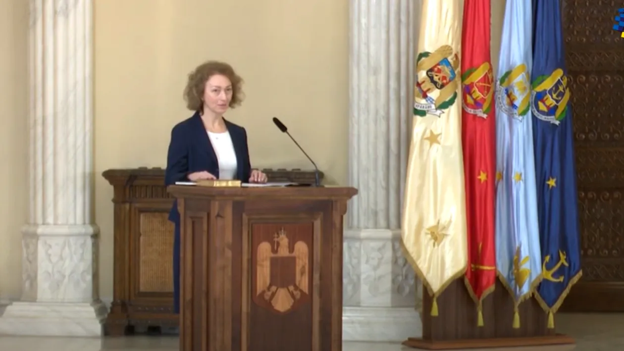 Cine este Simina Tănăsescu, prima femeie care va conduce CCR. A fost decorată de președintele Franței!