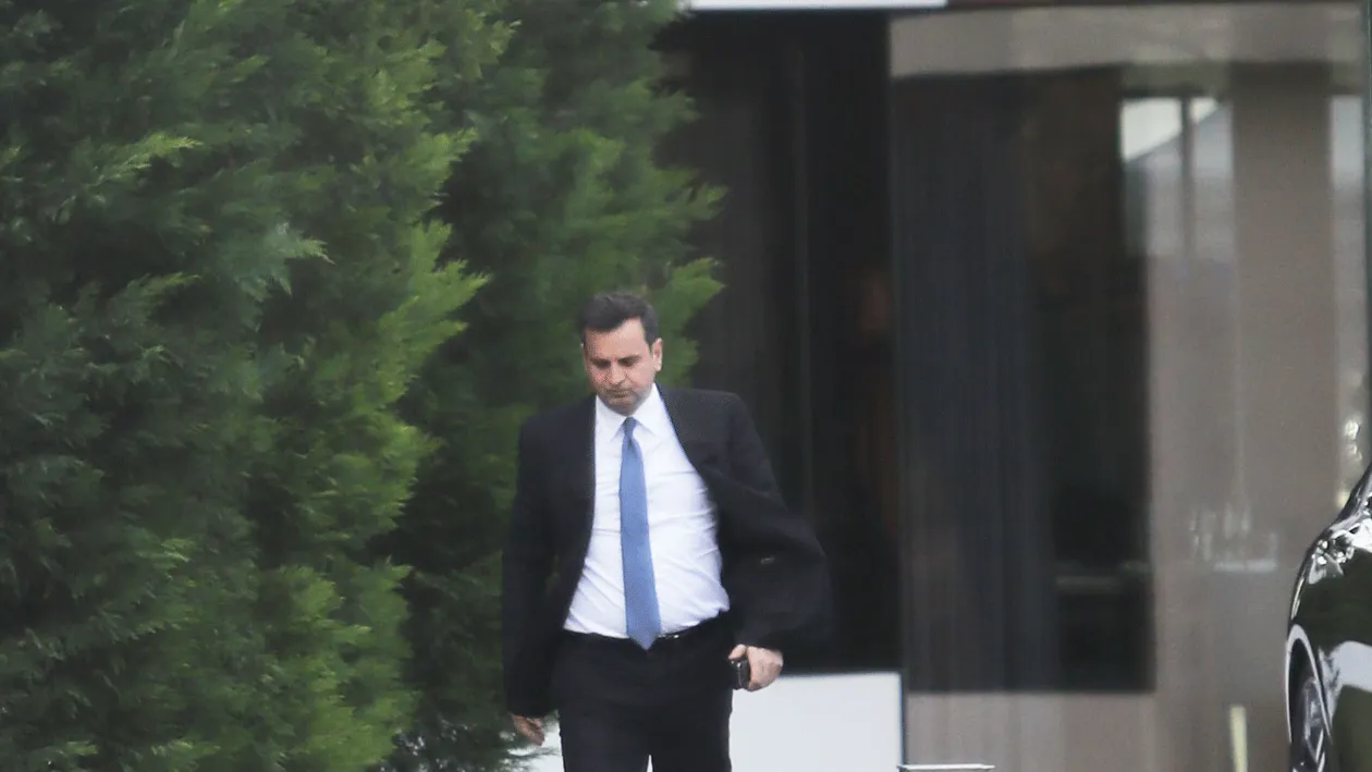 E printre cei mai discreţi CEO din România. El este omul de la care se împrumută milioane de români!