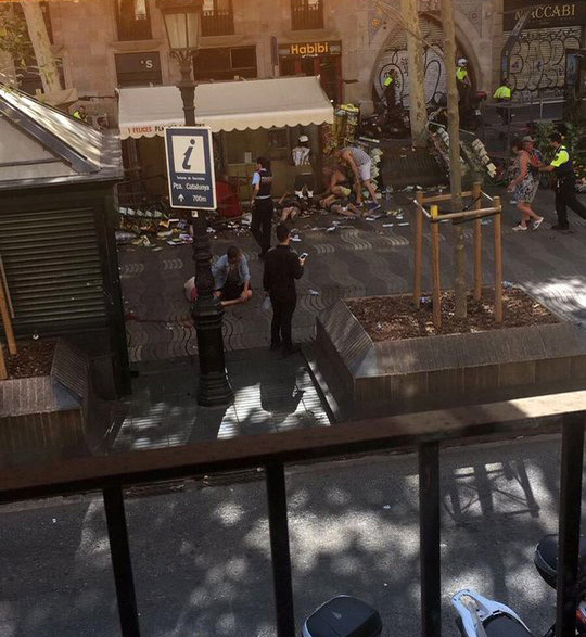Patru persoane din România, printre victimile atacului de la Barcelona!