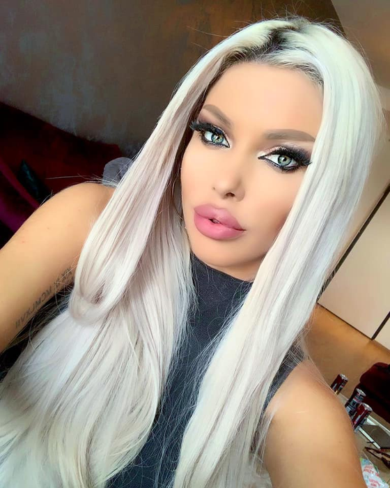 Loredana Chivu, în bikini „invizibili” pe o plajă din Mamaia. Când s-a întors cu fața, s-a văzut tot