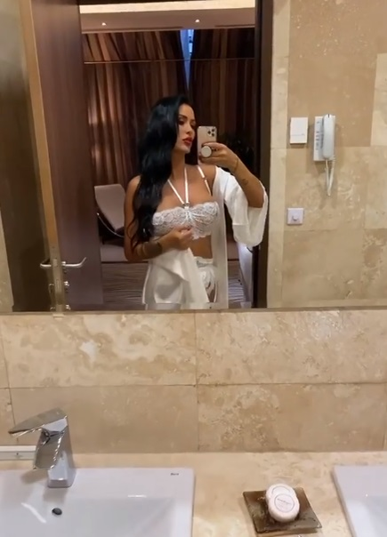 Daniela Crudu, filmată în ipostaze intime alături de unul dintre musculoșii de la Insula Iubirii! Bruneta a spus adevărul despre imaginile HOT