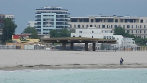 Patronii plajelor, obligați să își strângă șezlongurile din Mamaia: ”Bucuria s-a transformat în inconvenient”