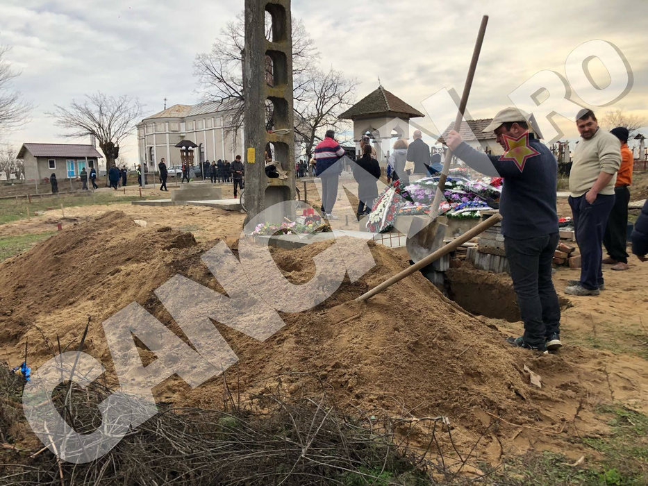 Mormântul Alinei Ciucu, înainte ca sicriul să fie depus