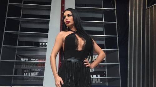 Renata, mesaj pentru Tuncay după ce a fost văzută ieşind din casa lui în toiul nopţii