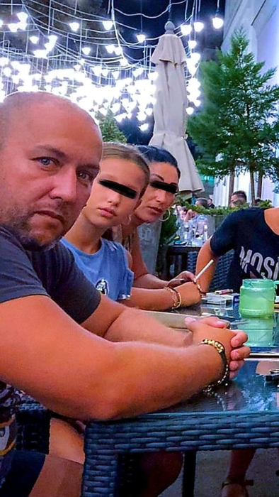 O chelneriță din Arad a primit o bătaie soră cu moartea de la un interlop și soția lui. Motivul este halucinant