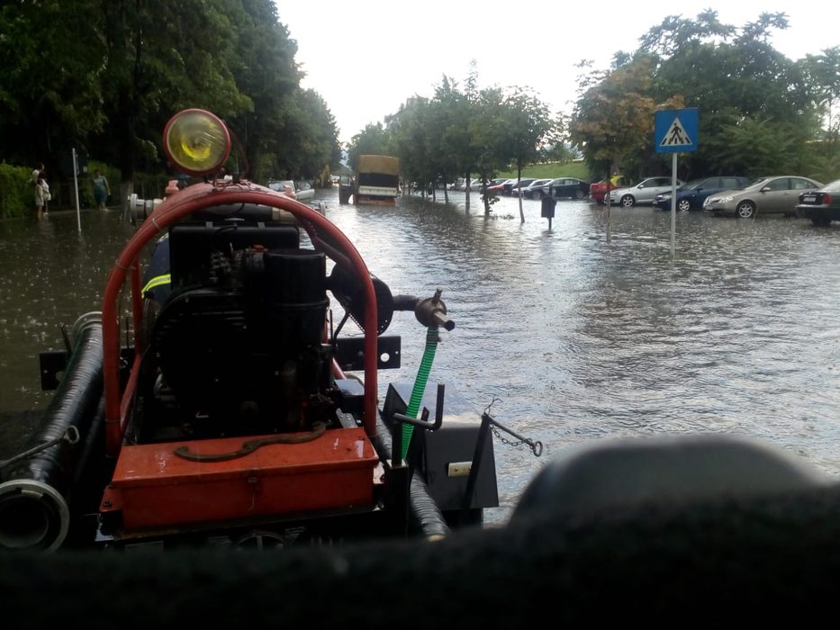 Râmnicu Vâlcea s-a transformat în Veneția după o ploaie torențială