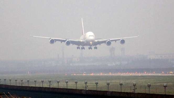 Aterizare de urgență pe Aeroportul Otopeni! De ce este suspectat un român de la bord