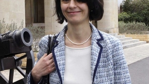La 38 de ani, e o romanca de mare succes! Presa straina a botezat-o “Doamna Draculescu”! Afla senzationala ei poveste