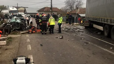 Accident cumplit în județul Prahova! O mașină a fost spulberată de un TIR