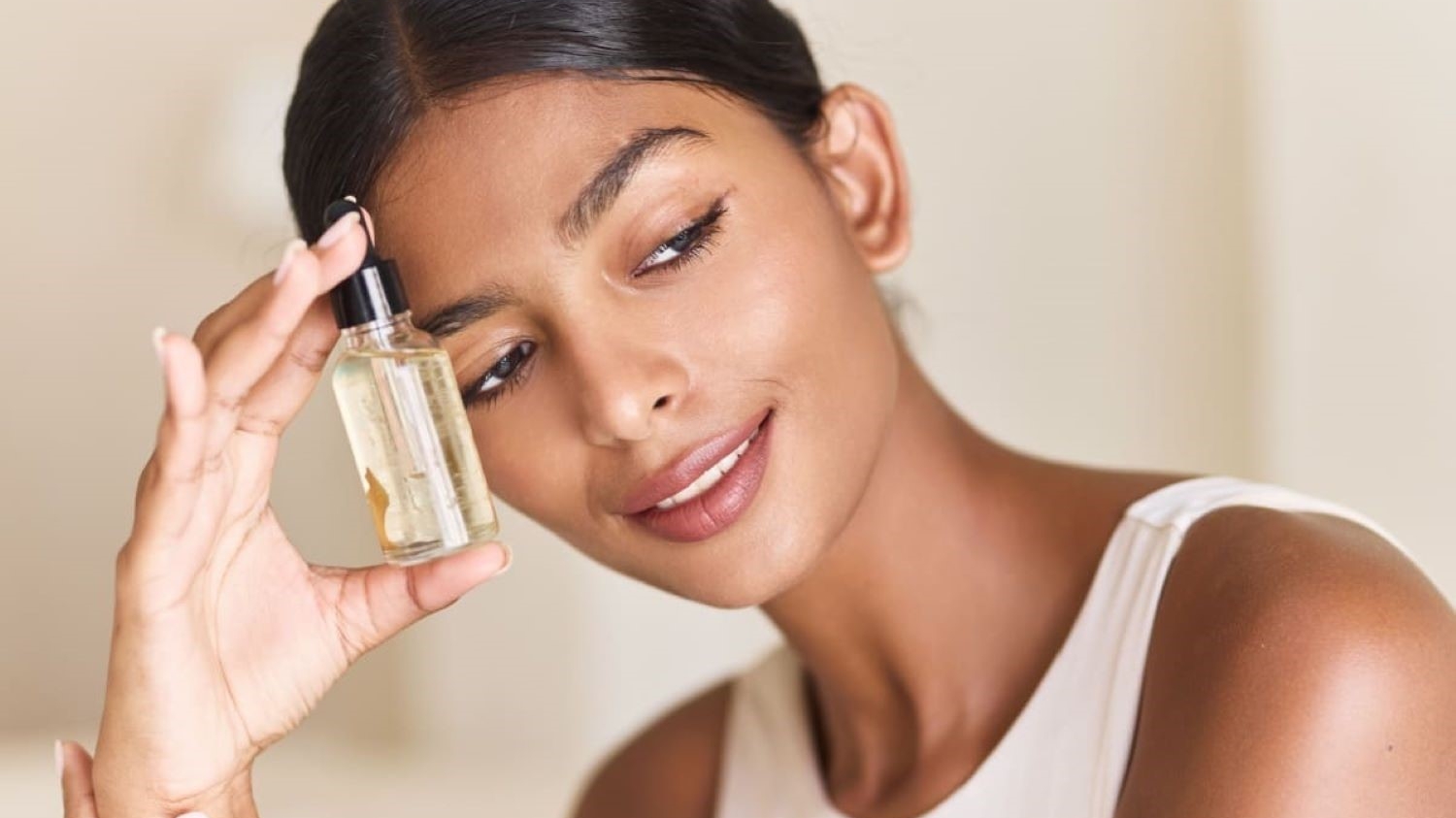 Acid hialuronic versus colagen: care este mai eficient pentru piele?