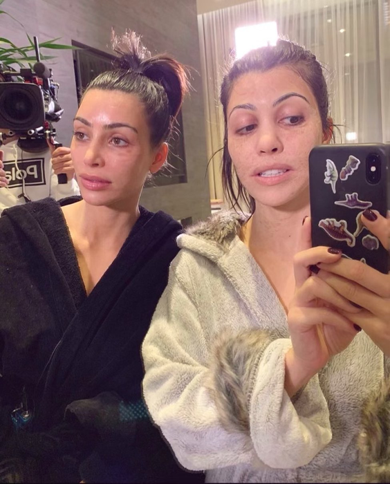Kim Kardashian, gafă uriașă de ziua surorii sale. Amuzată, Kourtney Kardashian a publicat imaginile rușinoase | FOTO