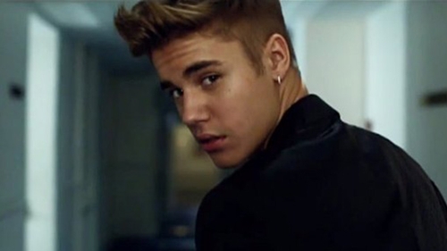 Justin Bieber atacat intr-un club din Canada. Garzile de corp au intervenit in forta. Uite cum s-a terminat totul