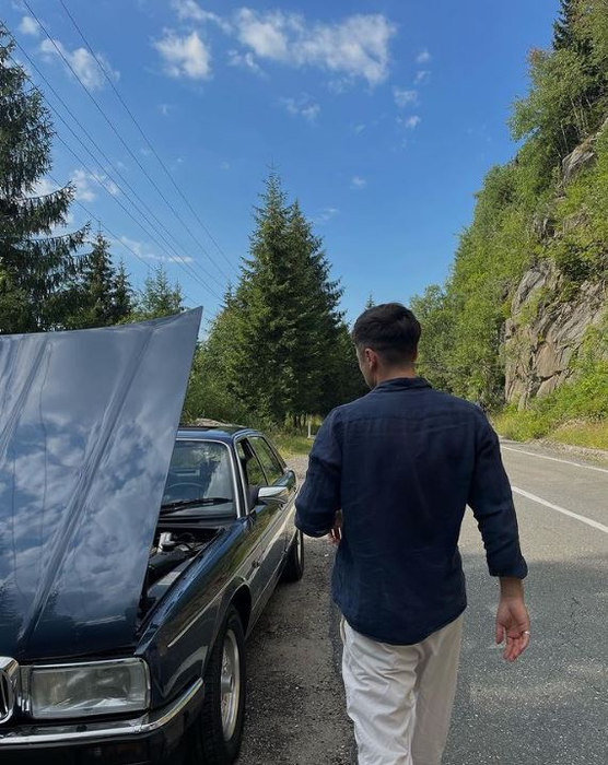Dragoș Caliminte, pasionat de mașinile de epocă (Foto: Instagram)