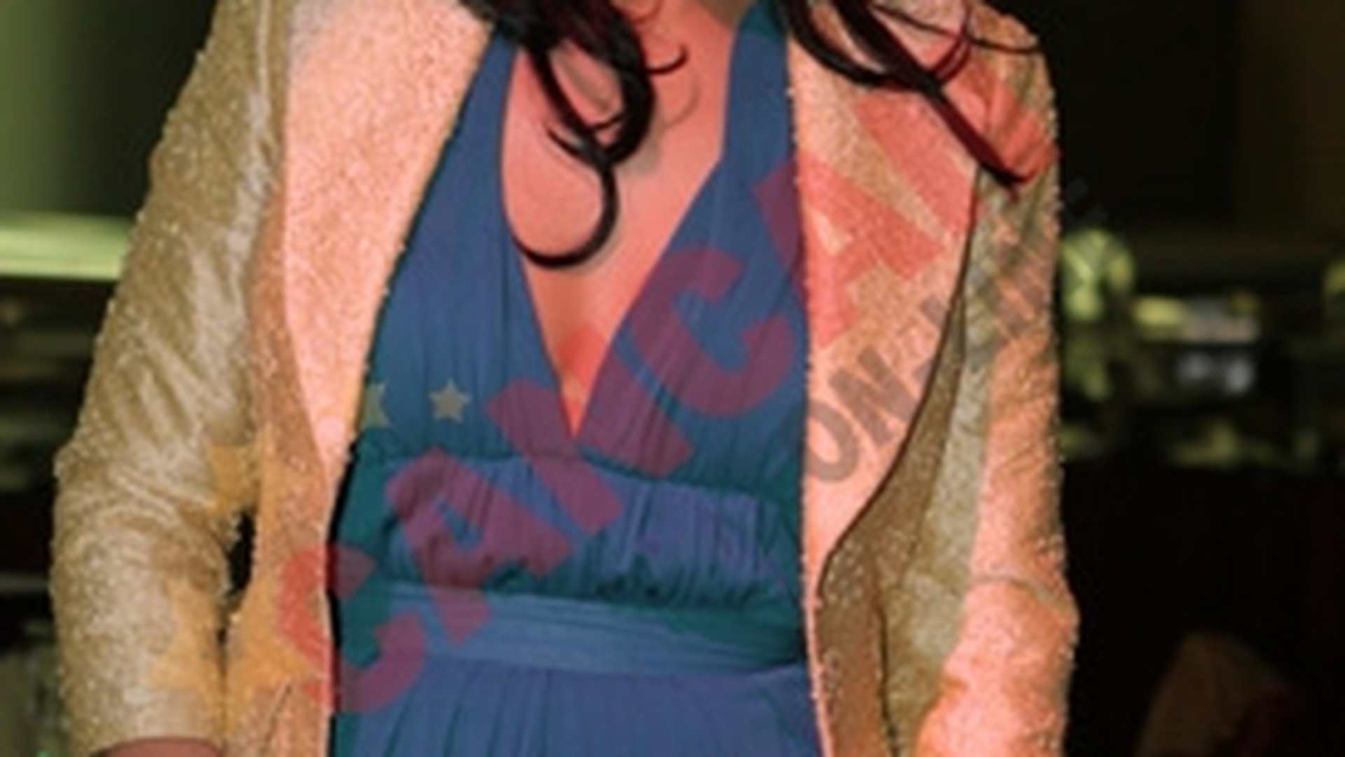 Andreea Marin bate campii