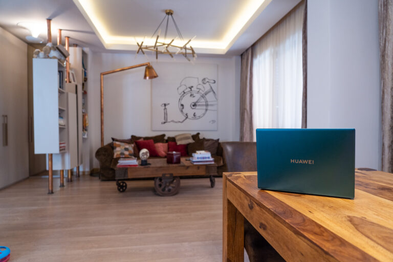 Dani Oțil și-a amenajat singur locuința/Foto: lovedeco.ro
