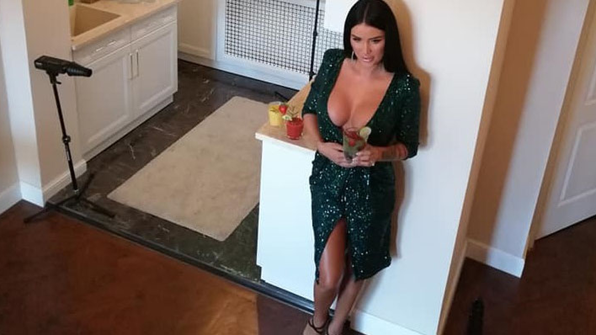 Lovitură, după lovitură pentru Daniela Crudu. După bătaia primită, a rămas și fără conturile de Instagram și Facebook