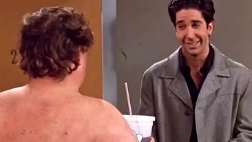 Identitatea actorului care a jucat rolul ”bărbatului urât şi gol” din serialul ”Friends” a fost dezvăluită! Cum arată, în realitate, bărbatul