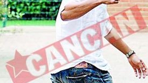 Theo Walcott, asteptat de mamica la 3 noaptea in usa casei
