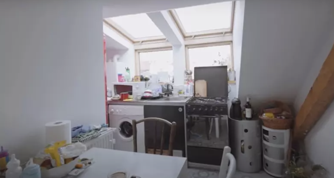 Cum arată apartamentul în care locuiește Amalia Enache, lângă Parcul Cișmigiu. Are 3 camere, o bucătărie și o baie