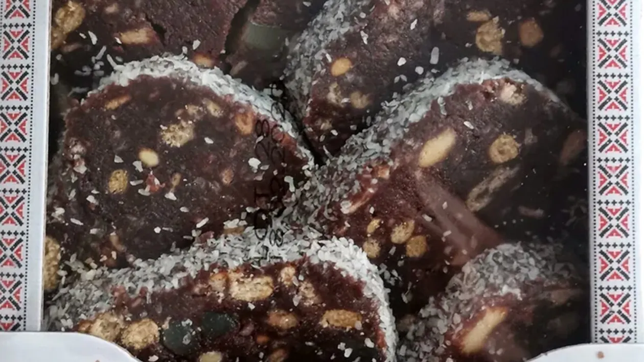 Din ce este făcut cel mai popular salam de biscuiți din România, de fapt. Se găsește în toate supermarket-urile din țara noastră, dar ce scrie pe etichetă?