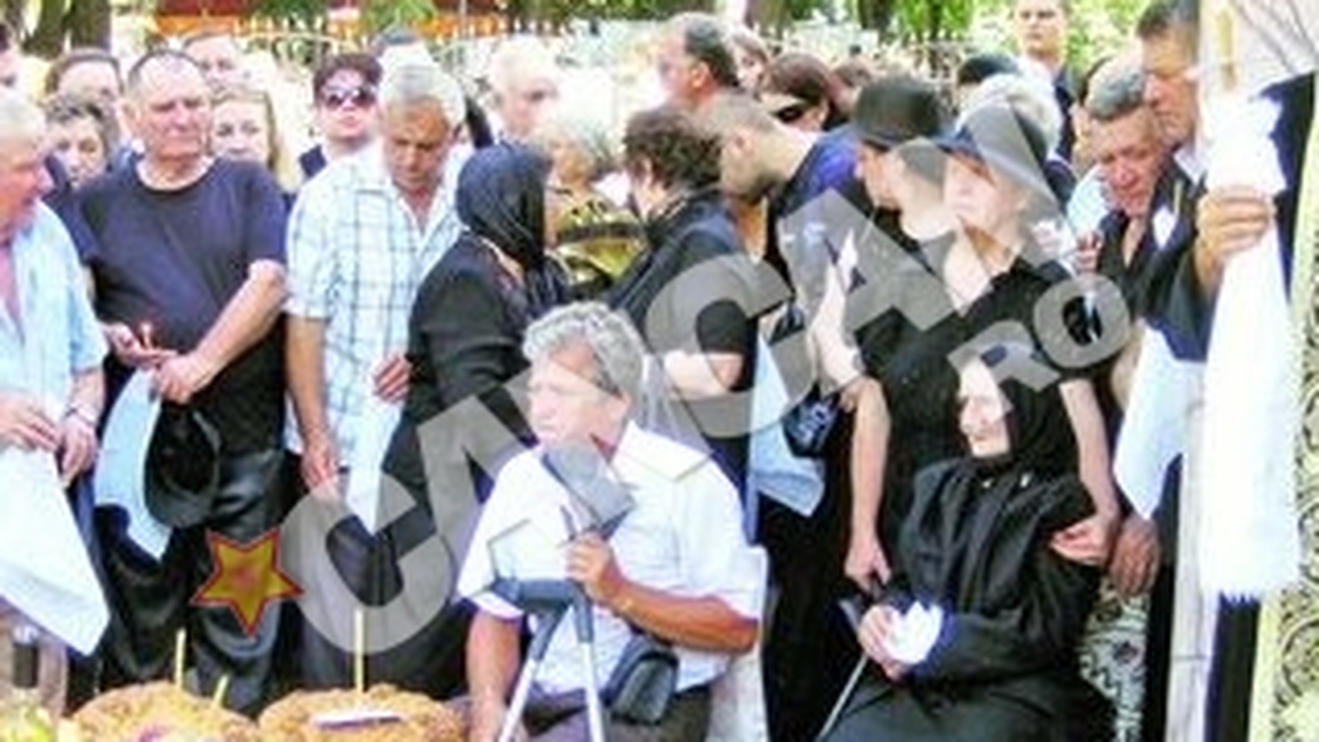 Pilotul Petru Lazar a fost inmormantat cu onoruri militare. Dus la groapa de colegul care a pacalit moartea