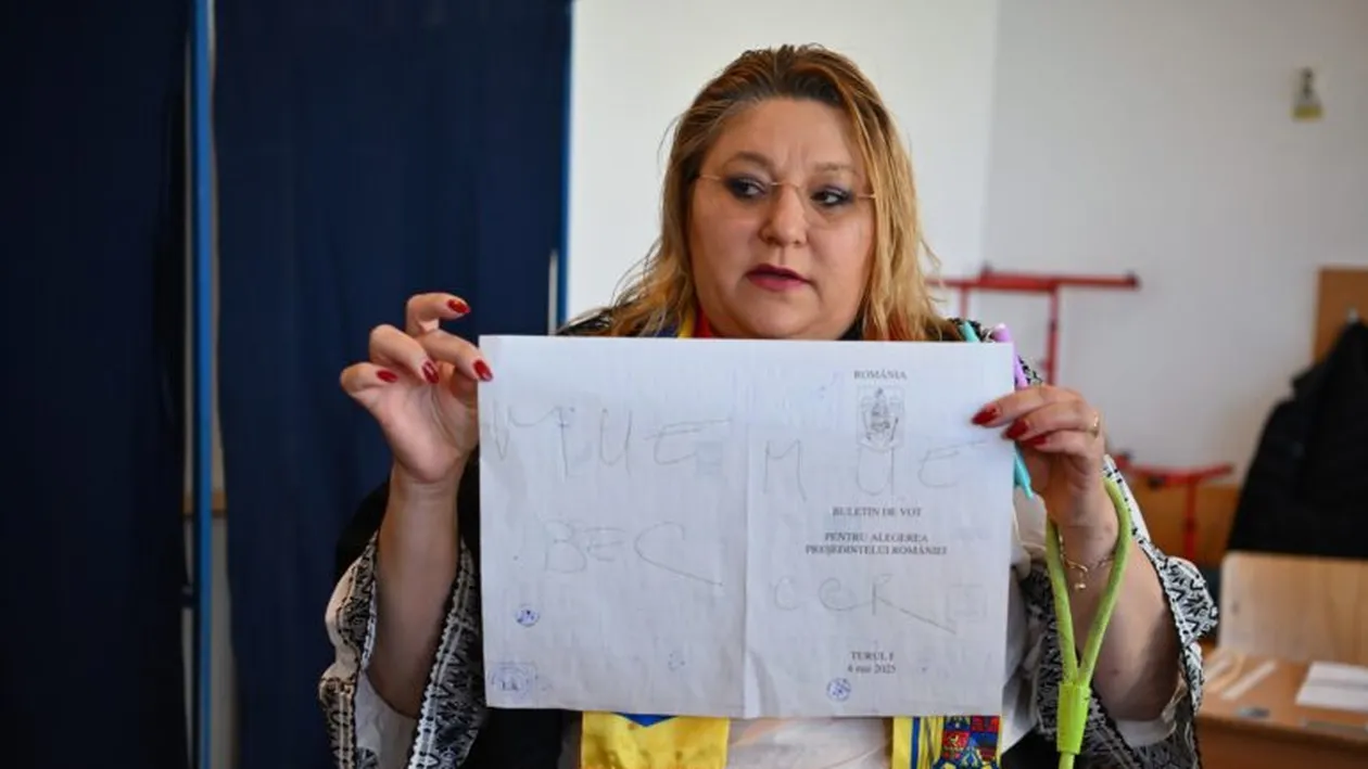 Diana Șoșoacă a făcut circ în secția de votare! Poliția a intervenit: Puteți să-mi dați amendă