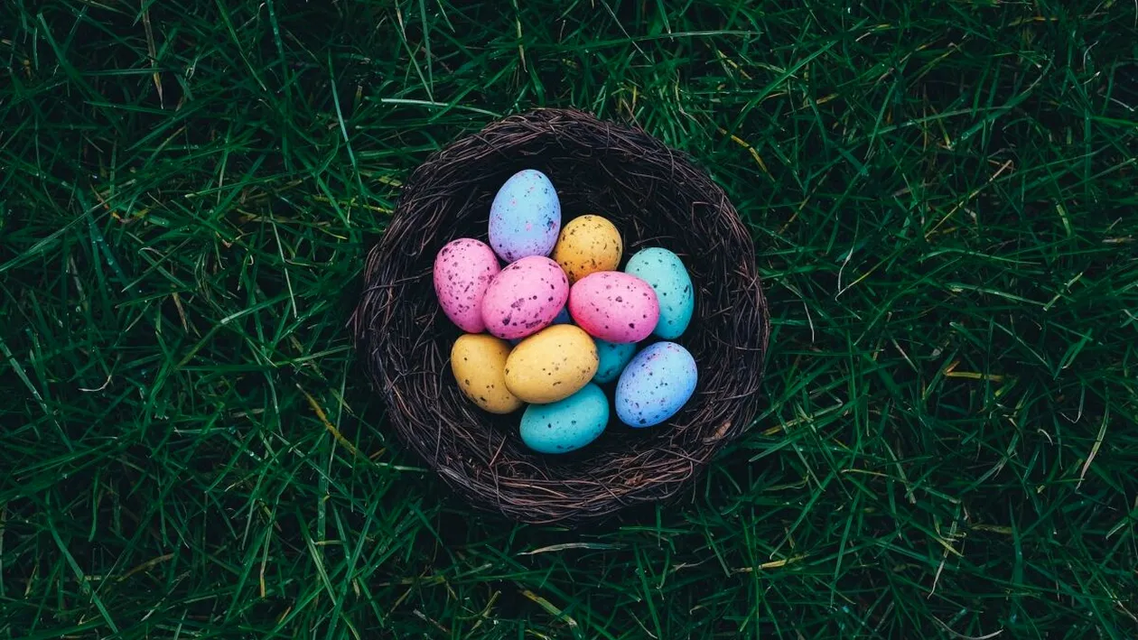 Tradiții și obiceiuri în a doua zi de Paște. Ce se întâmplă dacă păstrezi un ou roșu timp de 40 de zile