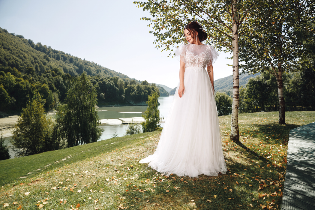 Andreea Antonescu a îmbrăcat rochia de mireasă!