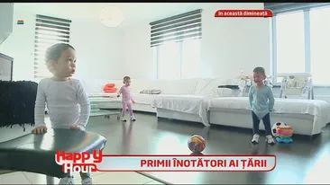 Măruţă, noi peripeţii cu tripleţii Nicoletei Luciu - i-a dus la prima lecţie de înot! Uite-l cum s-a descurcat! Sunt adorabili!