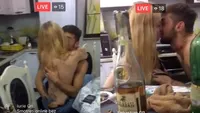 Un cuplu din Moldova a transmis live pe Facebook cum face amor