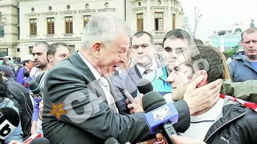 Peste 500 de suporteri au petrecut in Piata George Enescu. Oprescu, El alcalde de Bucharest