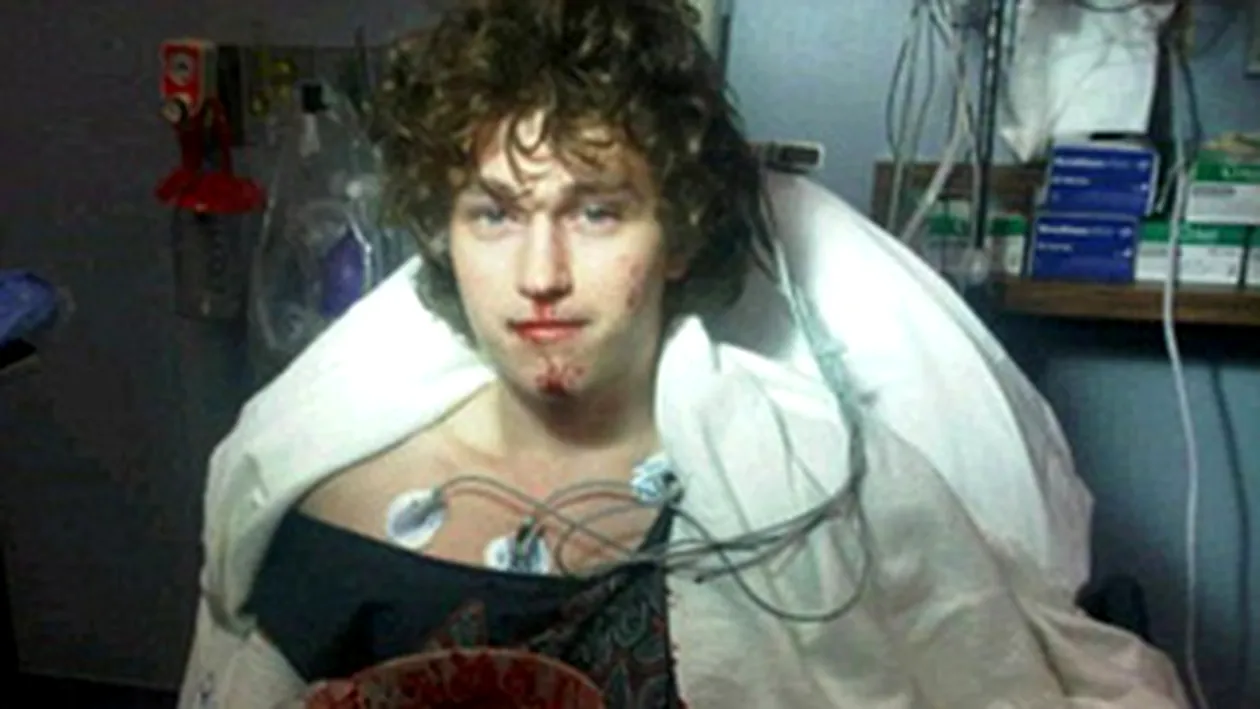 Plin de sange si ingrozit - vezi in ce hal a ajuns fratele lui Miley Cyrus la spital!