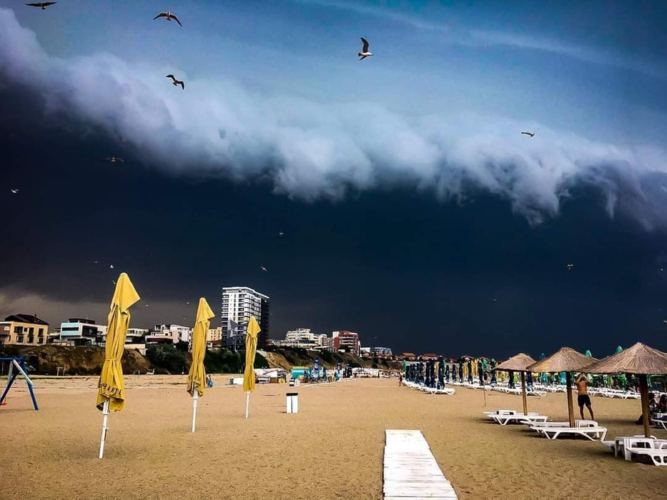 Imagini spectaculoase în Mamaia! Norul Shelf a acoperit cerul în staţiune