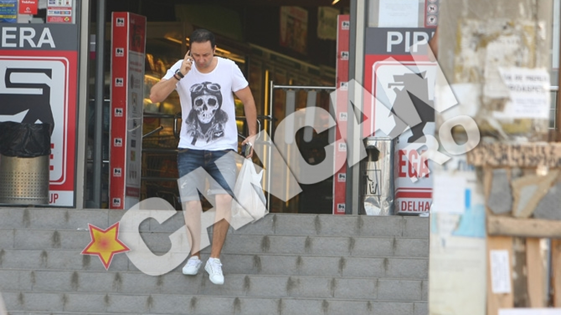 Catalin Maruta face shopping supravegheat din umbra! Vezi cu cine a mers la piata! Indiciu: nu e Andra!