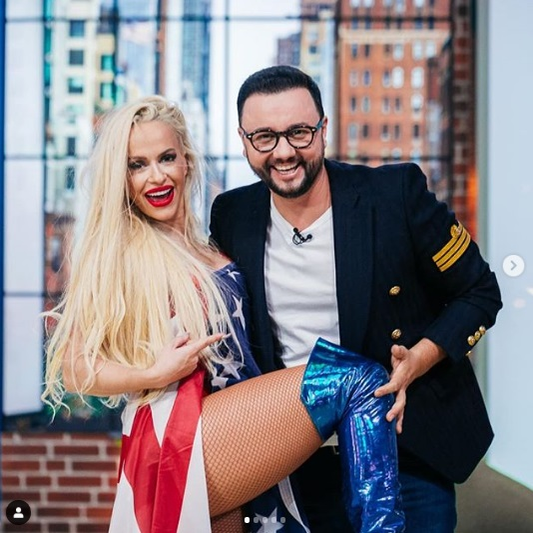 Anda Adam, apariție incitantă în emisiunea lui Cătălin Măruță! Gestul indecent făcut de cântăreață