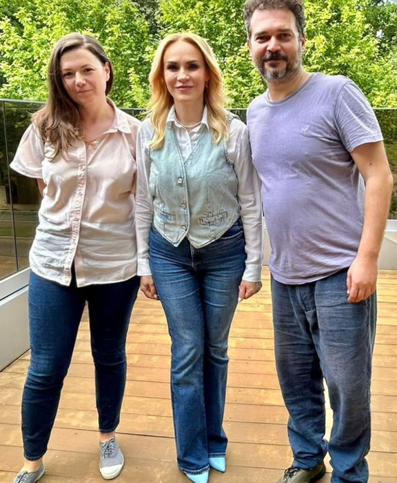 Outfiturile la control! Principalele doamne din politică, sub lupa criticului de modă. Cine este blonda care domină scena din Parlament