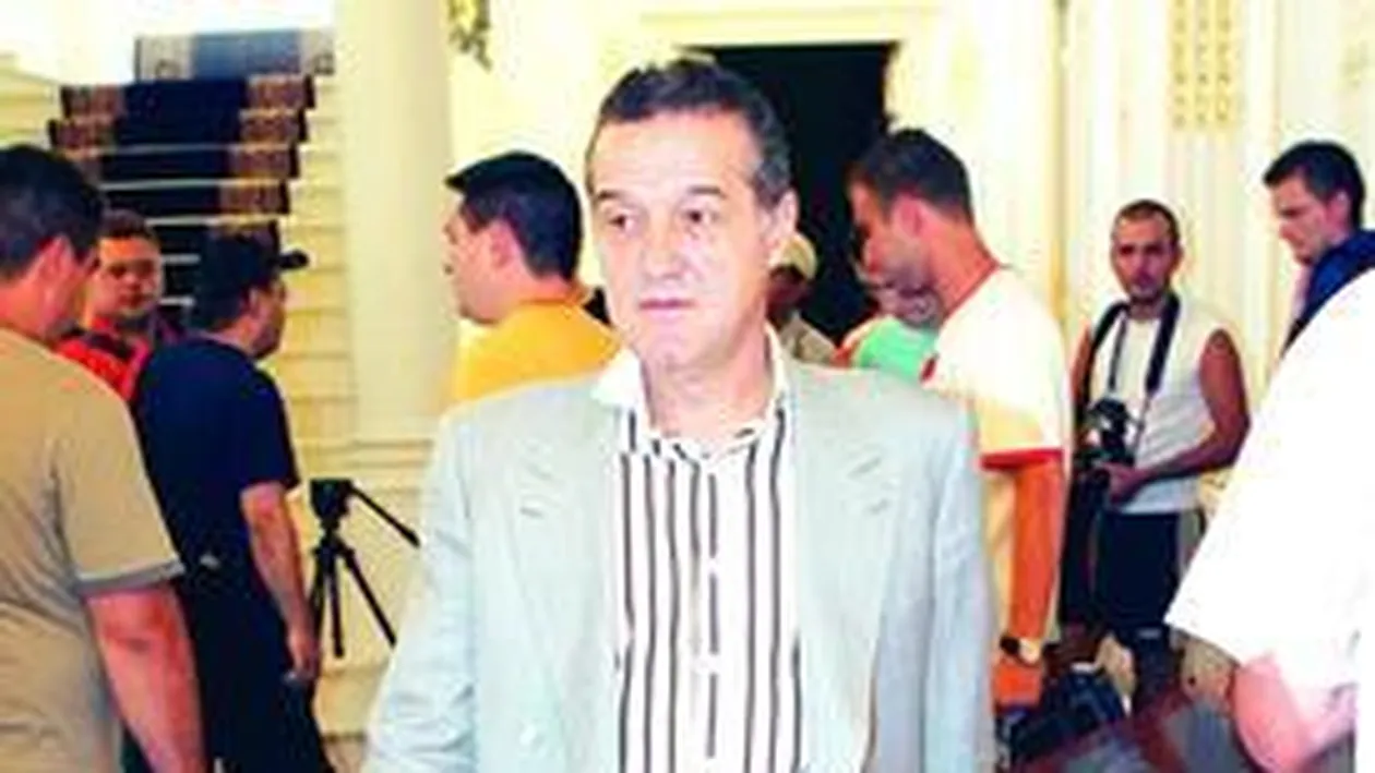 Laca, tu mai semnezi?