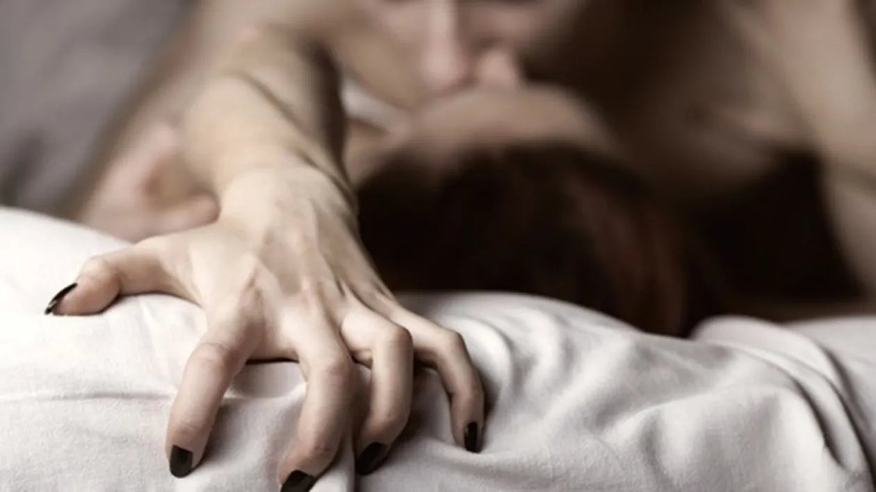 Este PACAT sau nu sa faci SEX in POST? Ce spun preotii, medicii si psihologii despre acest subiect tabu
