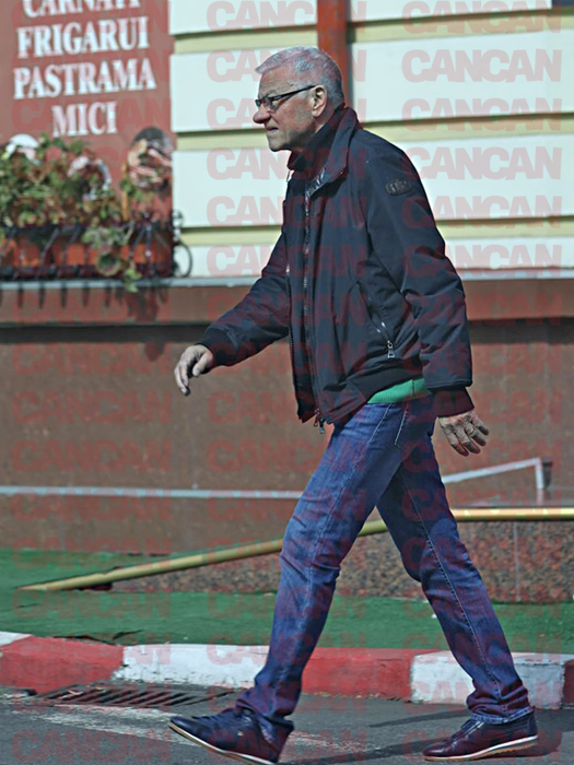 Mircea Sandu, în drum spre magazin