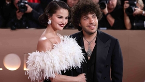 Selena Gomez, mesaj pentru soțul ei după ce acesta a apărut cu tălpile murdare la primul lui podcast. Ce i-a transmis cântăreața