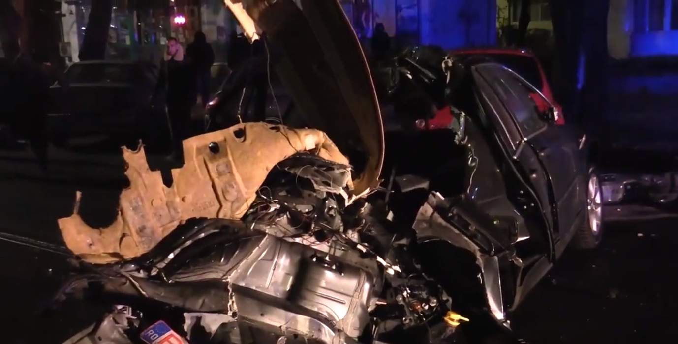 Accident înfiorător în Brăila. Șoferul unui BMW, proiectat pe șosea după ce a pierdut controlul volanului și a făcut prăpăd. Bărbatul de 23 de ani, în comă la spital